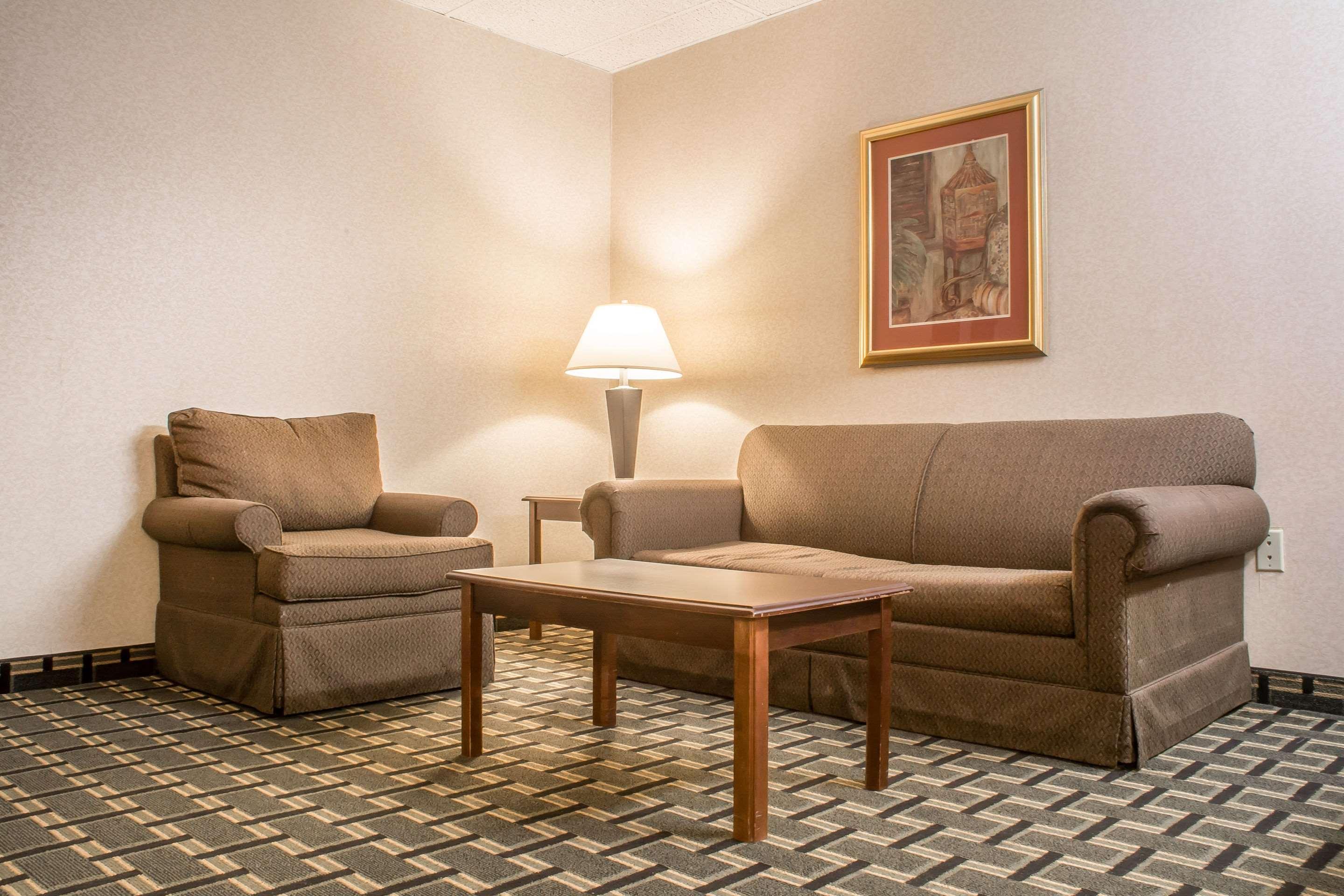 Quality Inn & Suites Palm Island Indoor Waterpark Batavia Exterior photo