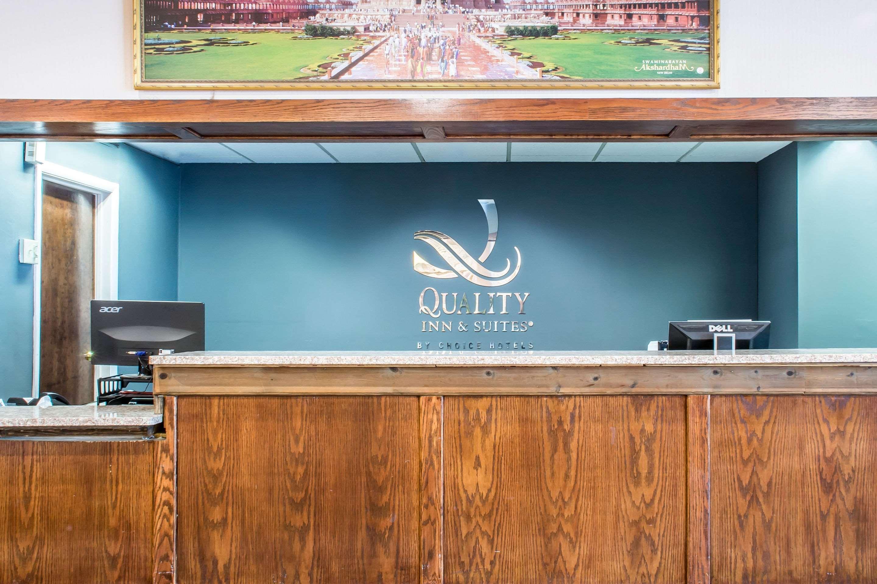 Quality Inn & Suites Palm Island Indoor Waterpark Batavia Exterior photo