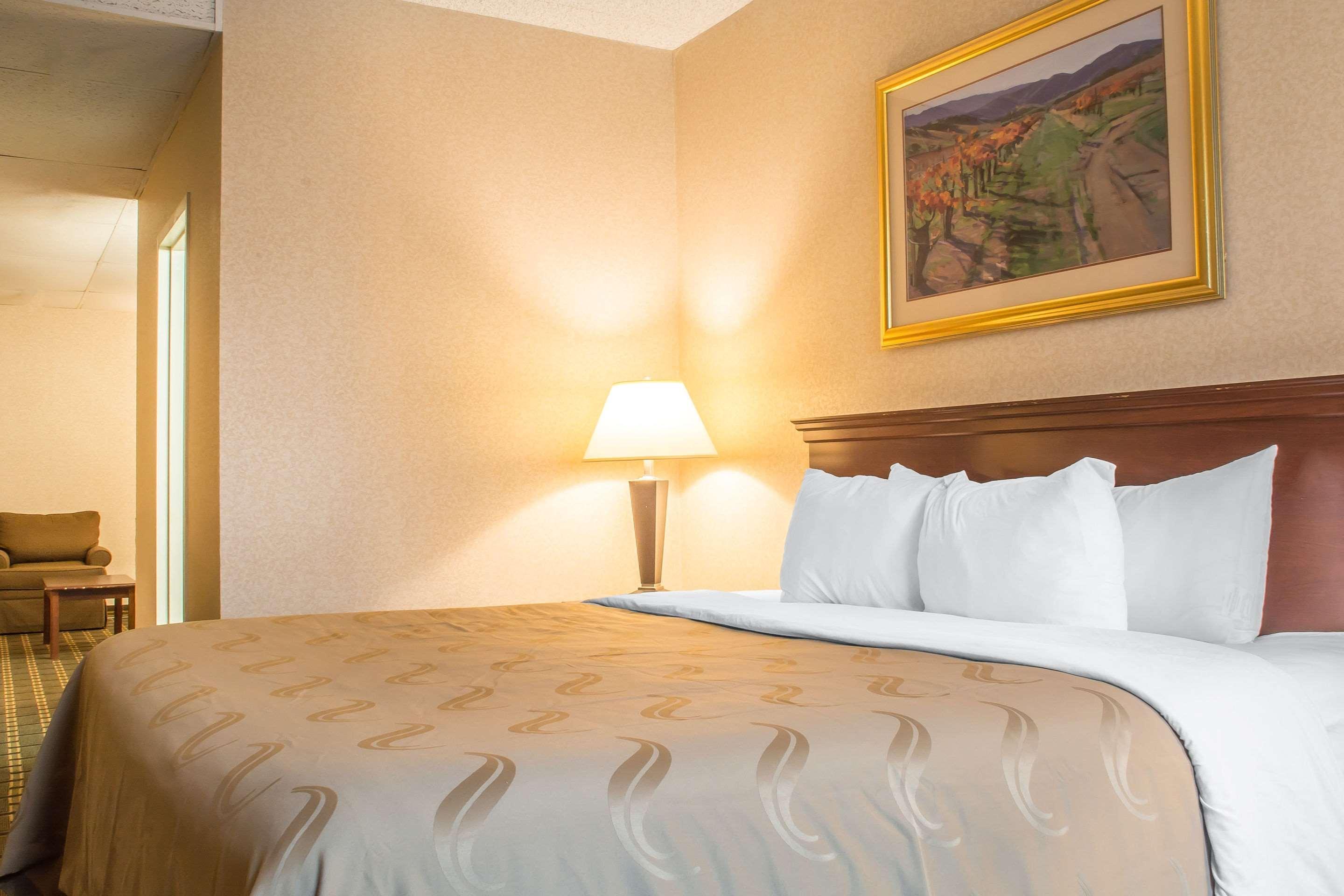 Quality Inn & Suites Palm Island Indoor Waterpark Batavia Exterior photo