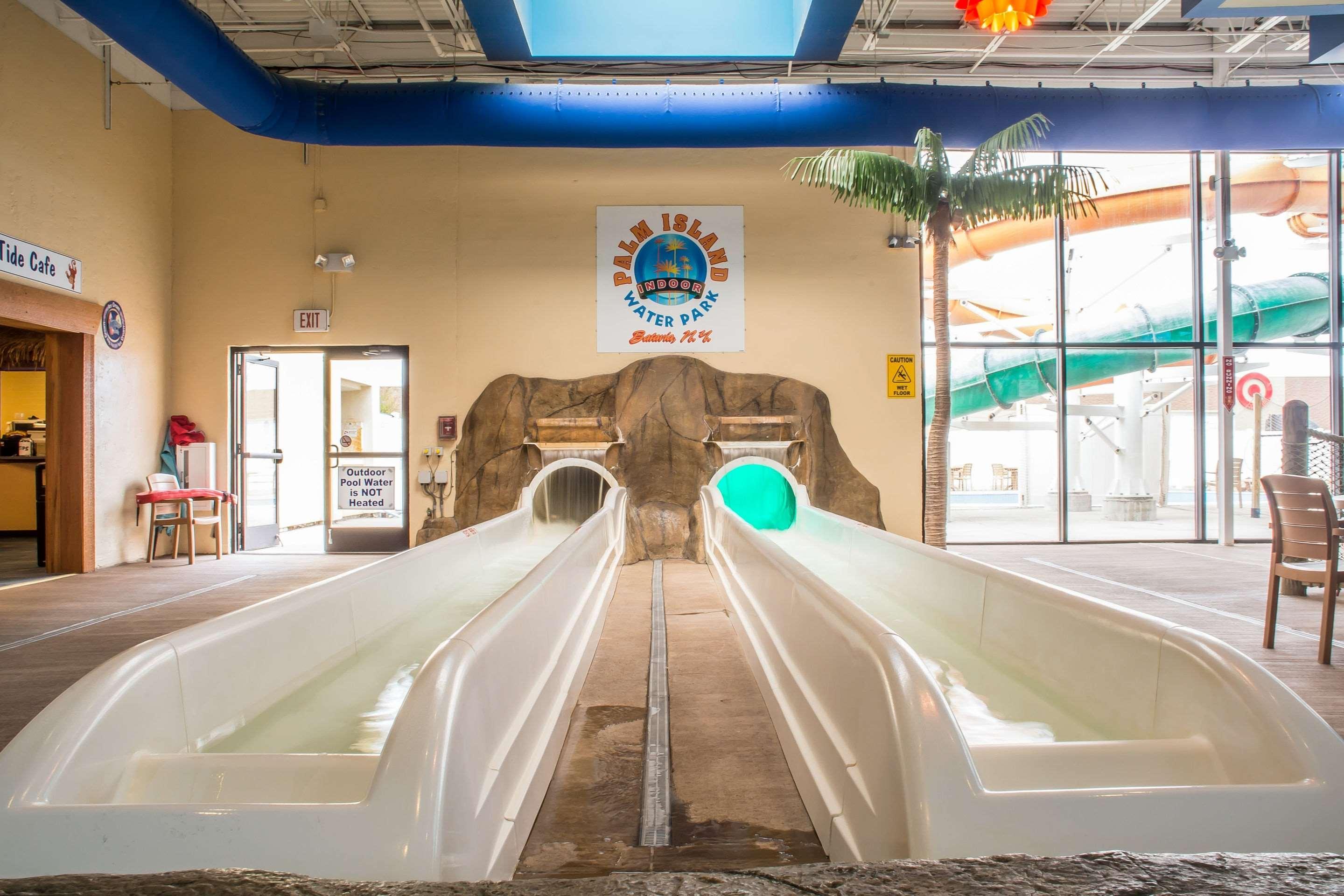 Quality Inn & Suites Palm Island Indoor Waterpark Batavia Exterior photo